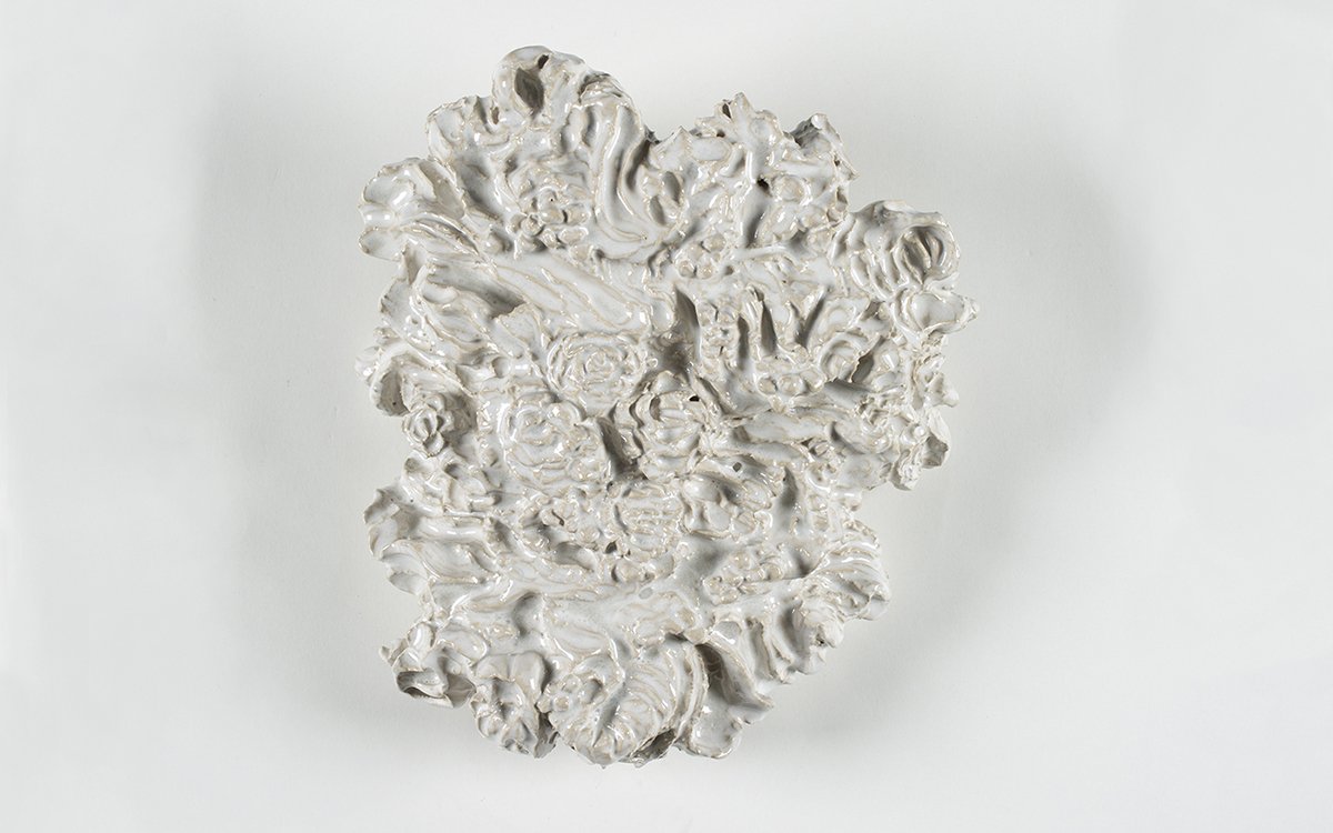 Aus der Serie „Araldica“Keramik, Steinzeug, weiße Glasur